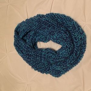 BB🔥New York & Co Knitted Infinity Scarf